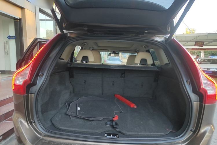 Used Volvo XC60 2014 T5 Zhiyi Edition Trunk