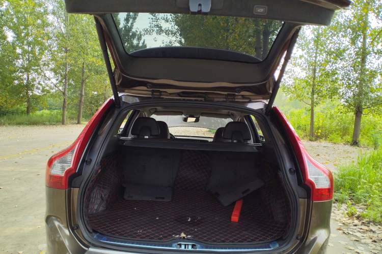 Used Volvo XC60 2014 T6 Smart Edition Trunk
