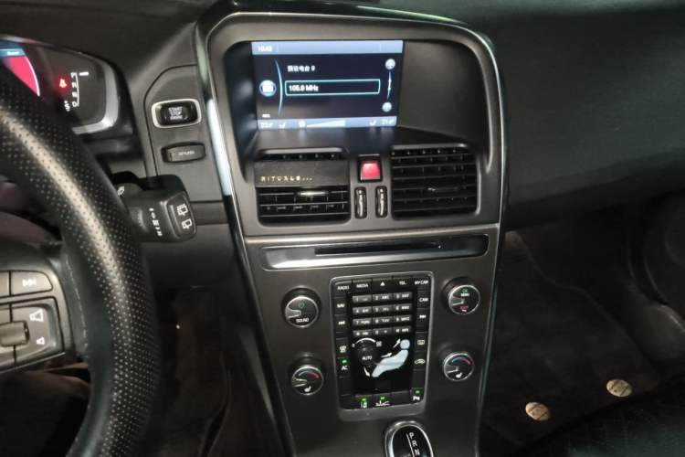 Used Volvo XC60 2014 T5 Zhiya Edition Audio And AC Panel