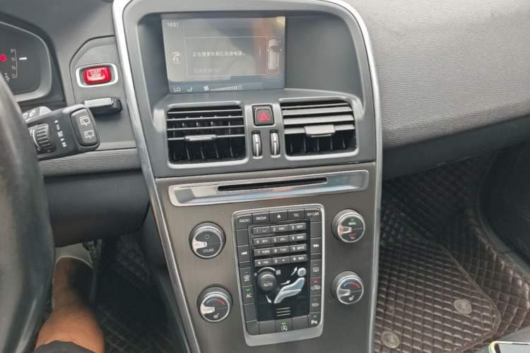 Used Volvo XC60 2014 Facelift T5 Zhiyi Edition Audio And AC Panel