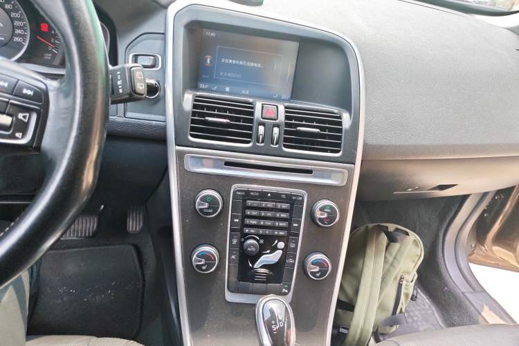 Used Volvo XC60 2014 T5 Zhiyi Edition Audio And AC Panel