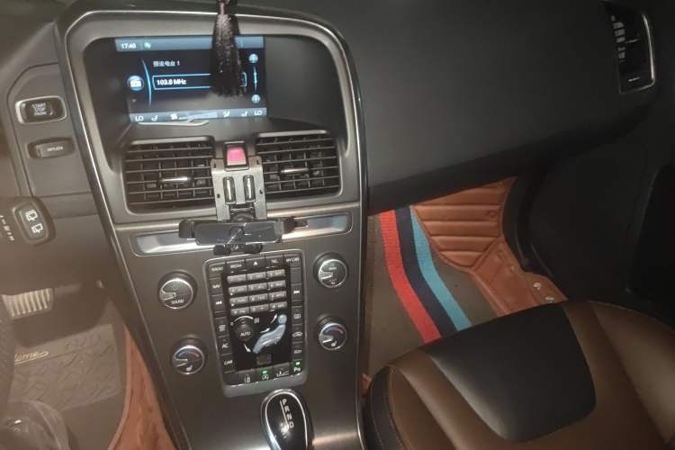 Used Volvo XC60 2014 Restyled T5 Zhiya Edition Audio And AC Panel