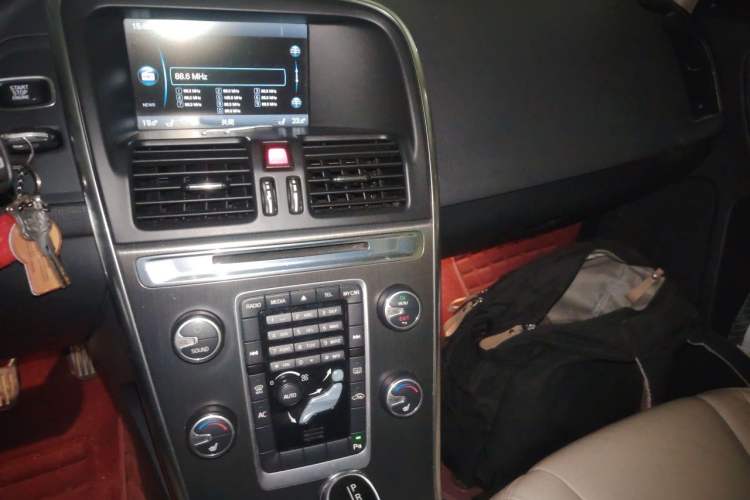 Used Volvo XC60 2014 T5 Zhiyi Edition Audio And AC Panel