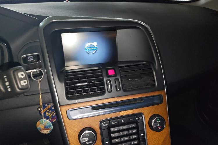 Used Volvo XC60 2014 Facelift T5 Zhiyi Edition Audio And AC Panel