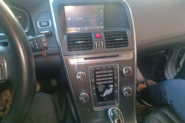 Used Volvo XC60 2014 T5 Zhiyi Edition Audio And AC Panel