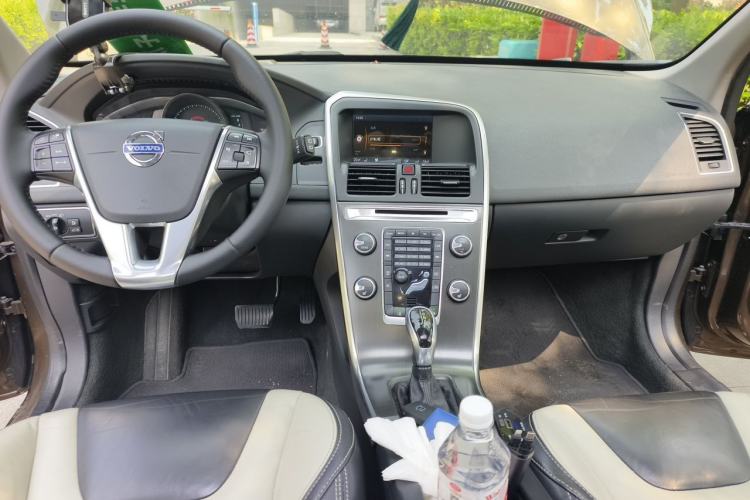 Used Volvo XC60 2014 T5 Zhiya Edition Center Console