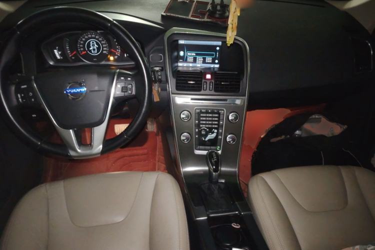 Used Volvo XC60 2014 T5 Zhiyi Edition Center Console