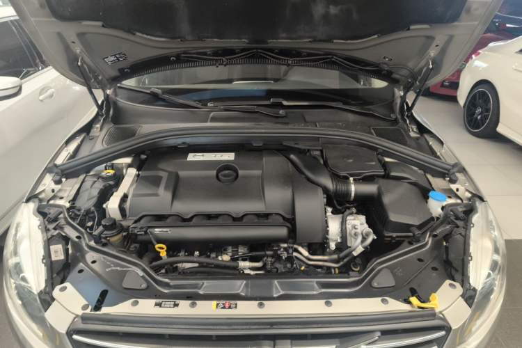Used Volvo XC60 2014 T6 Zhiyi Edition Engine Bay