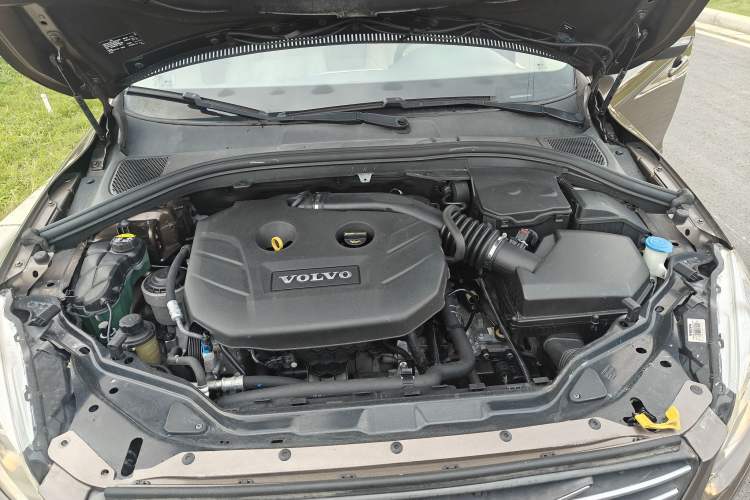 Used Volvo XC60 2014 T5 Zhiyi Edition Engine Bay