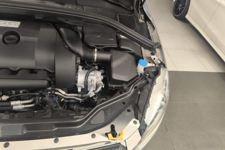 Used Volvo XC60 2014 T6 Zhiyi Edition Engine Bay Left