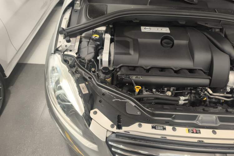 Used Volvo XC60 2014 T6 Zhiyi Edition Engine Bay Right