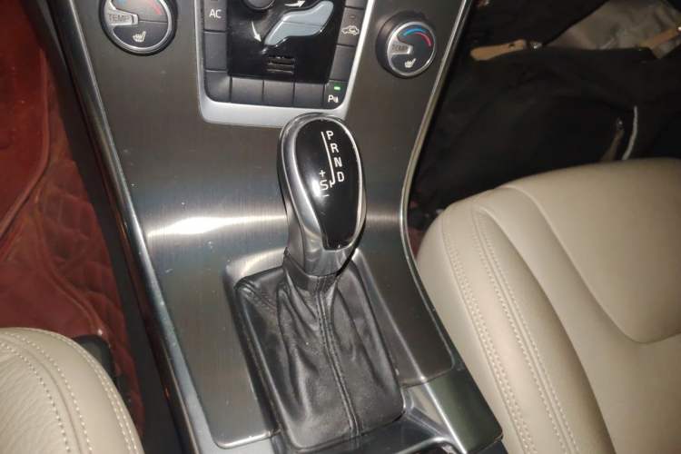 Used Volvo XC60 2014 T5 Zhiyi Edition Gear Lever