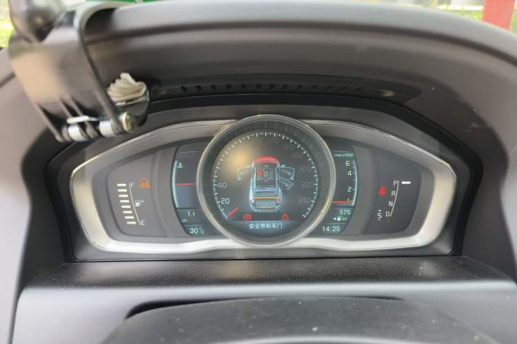 Used Volvo XC60 2014 T5 Zhiya Edition Instrument Cluster