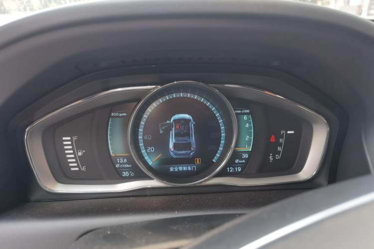 Used Volvo XC60 2014 T6 Zhiya Edition Instrument Cluster