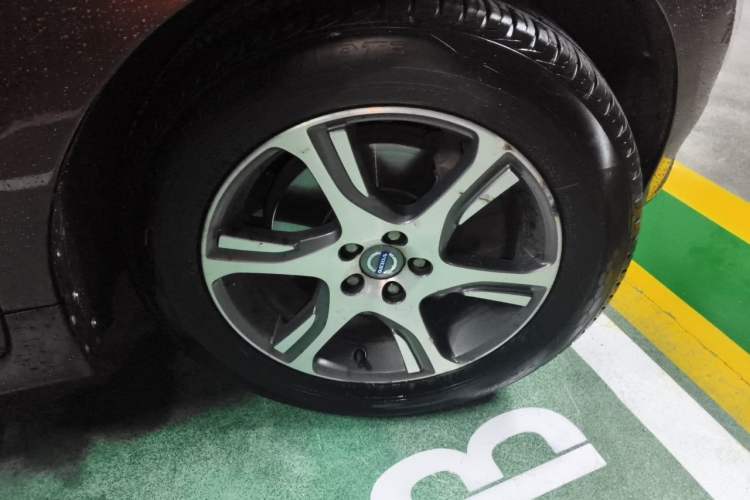 Used Volvo XC60 2014 T5 Zhiya Edition Right Front Wheel Hub