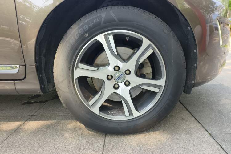 Used Volvo XC60 2014 T5 Zhiya Edition Right Front Wheel Hub