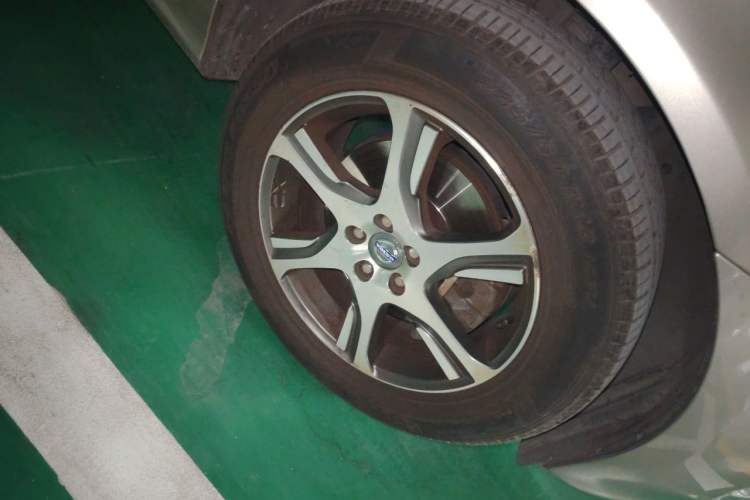 Used Volvo XC60 2014 T5 Zhiyi Edition Right Front Wheel Hub