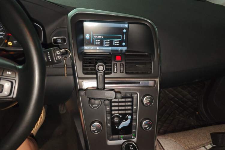 Used Volvo XC60 2014 Facelift T5 Zhiyi Edition Audio And AC Panel