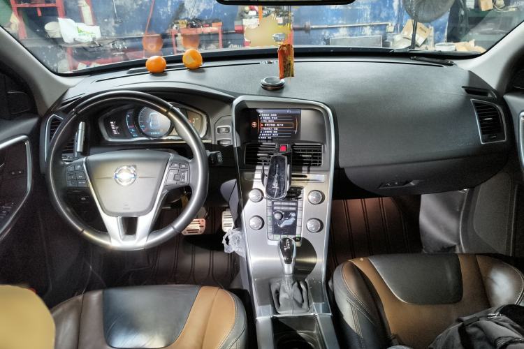 Used Volvo XC60 2014 T5 Zhiya Edition Center Console