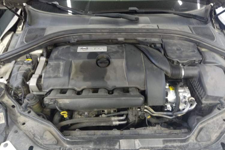 Used Volvo XC60 2014 T6 Smart Edition Engine Bay