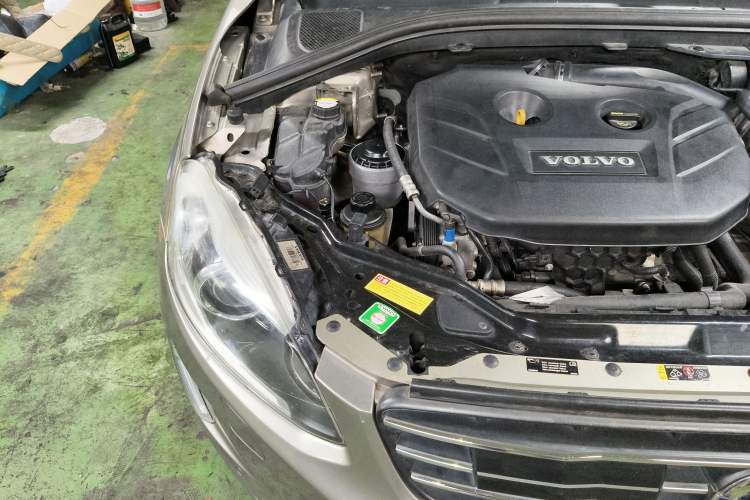 Used Volvo XC60 2014 T5 Zhiya Edition Engine Bay Right