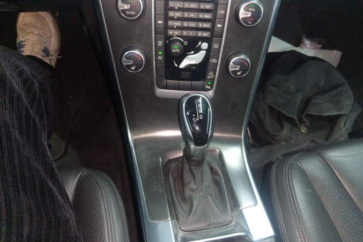 Used Volvo XC60 2014 T6 Smart Edition Gear Lever