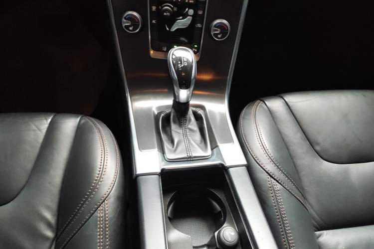 Used Volvo XC60 2014 T5 Zhiya Edition Gear Lever