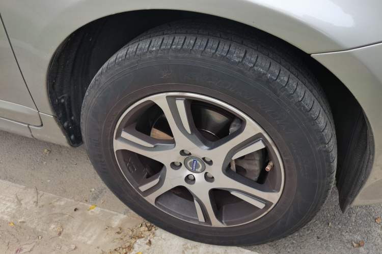 Used Volvo XC60 2014 T5 Zhiyi Edition Right Front Wheel Hub