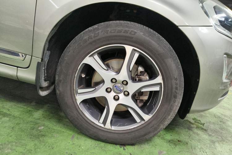 Used Volvo XC60 2014 T5 Zhiya Edition Right Front Wheel Hub