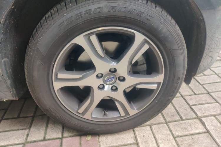 Used Volvo XC60 2014 Restyled T5 Zhiya Edition Right Front Wheel Hub
