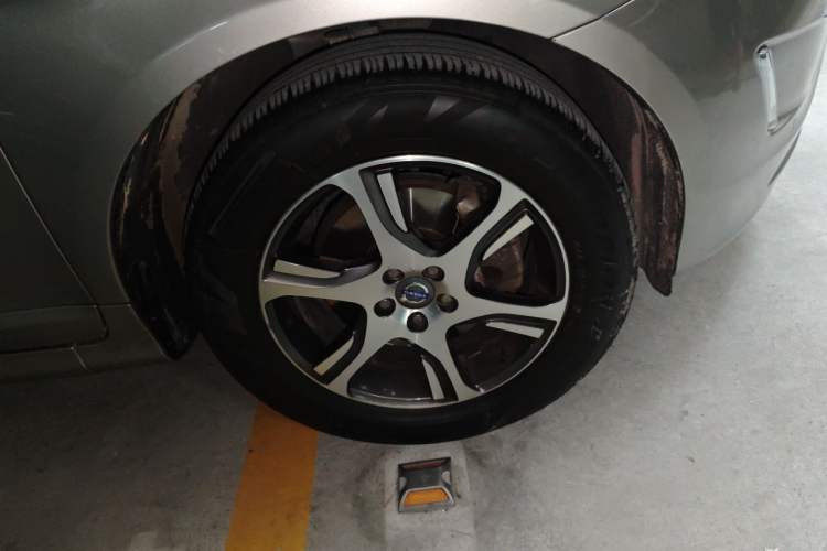 Used Volvo XC60 2014 Facelift T5 Zhiyi Edition Right Front Wheel Hub