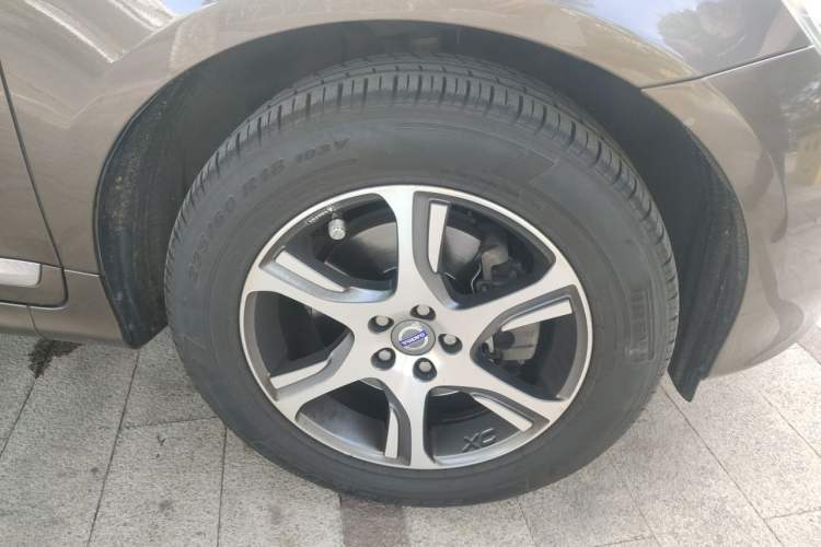 Used Volvo XC60 2014 Restyled T5 Zhiya Edition Right Front Wheel Hub