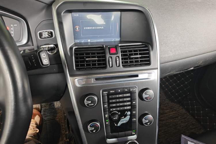 Used Volvo XC60 2014 T5 Zhiyi Edition Audio And AC Panel