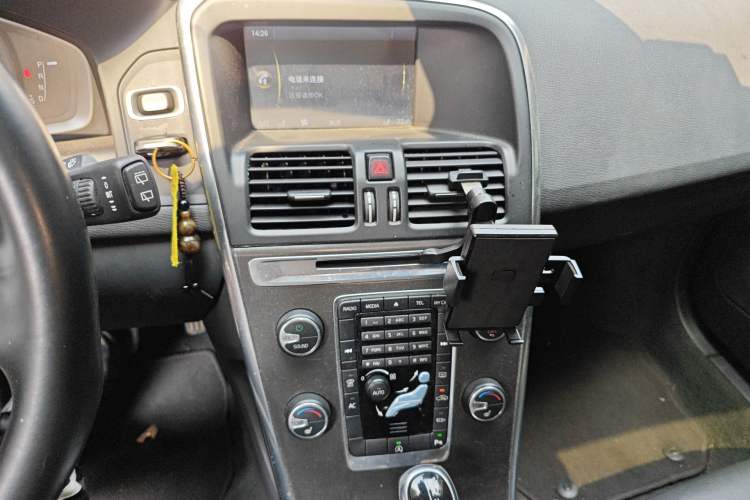 Used Volvo XC60 2014 Facelift T5 Zhiyi Edition Audio And AC Panel
