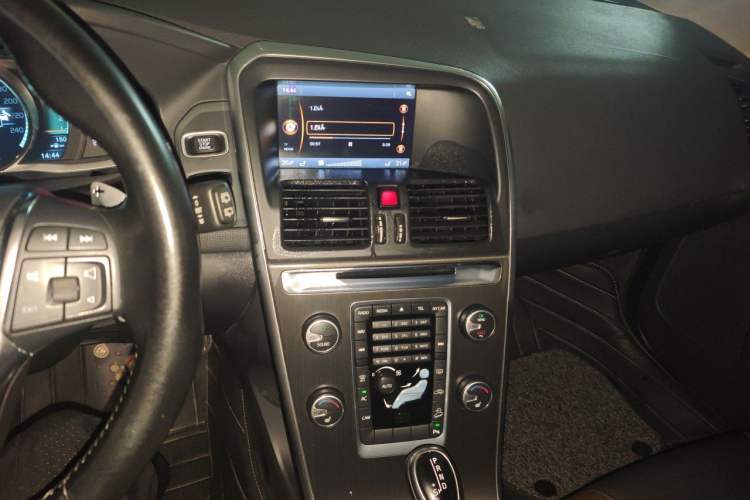 Used Volvo XC60 2014 T6 Zhiyi Edition Audio And AC Panel