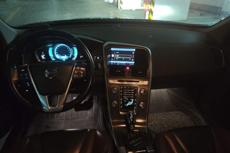 Used Volvo XC60 2014 T6 Zhiyi Edition Center Console