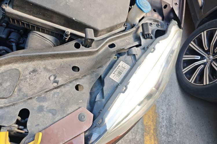 Used Volvo XC60 2014 T5 Zhiyi Edition Engine Bay Left