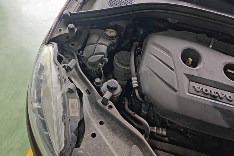 Used Volvo XC60 2014 T5 Zhiyi Edition Engine Bay Right