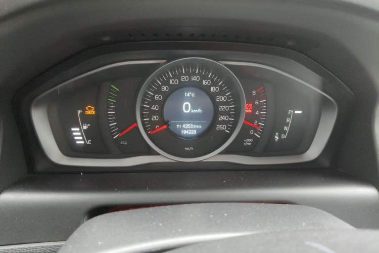 Used Volvo XC60 2014 T5 Zhiyi Edition Instrument Cluster