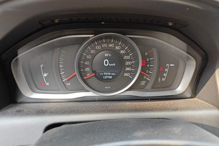 Used Volvo XC60 2014 Facelift T5 Zhiyi Edition Odometer Close Up