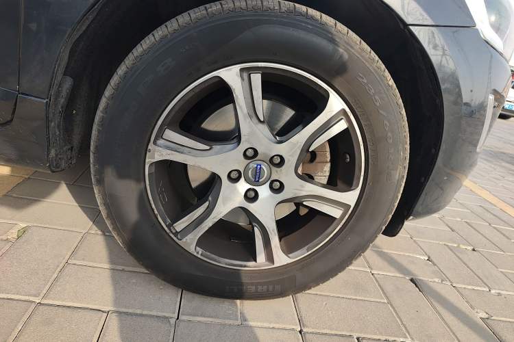 Used Volvo XC60 2014 Facelift T5 Zhiyi Edition Right Front Wheel Hub