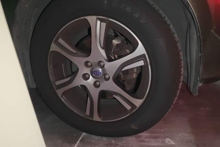 Used Volvo XC60 2014 Facelift T5 Zhiyi Edition Right Front Wheel Hub