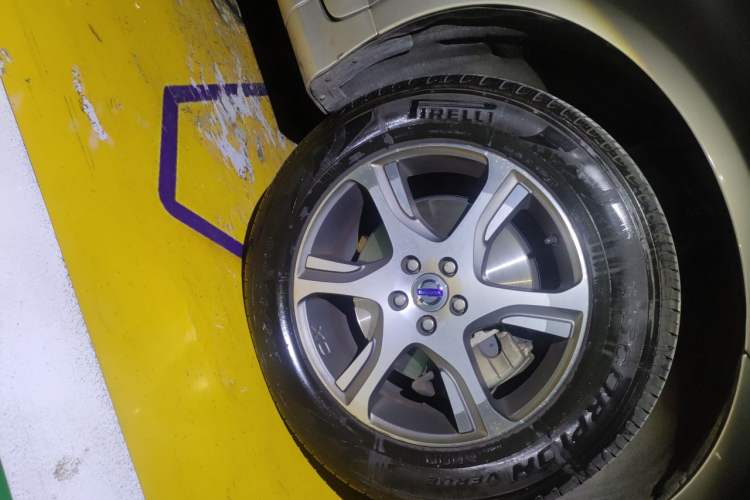 Used Volvo XC60 2014 T5 Zhiya Edition Right Front Wheel Hub