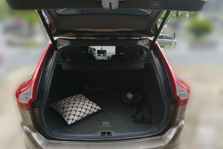 Used Volvo XC60 2014 T5 Zhiyi Edition Trunk