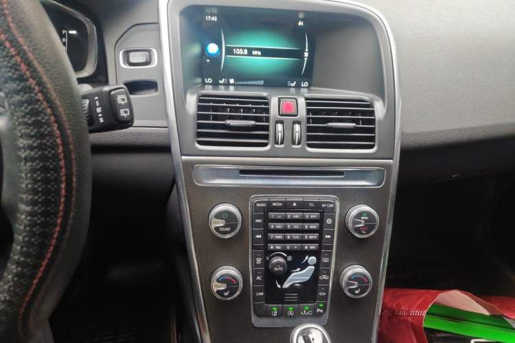 Used Volvo XC60 2014 Restyled T5 Zhiya Edition Audio And AC Panel