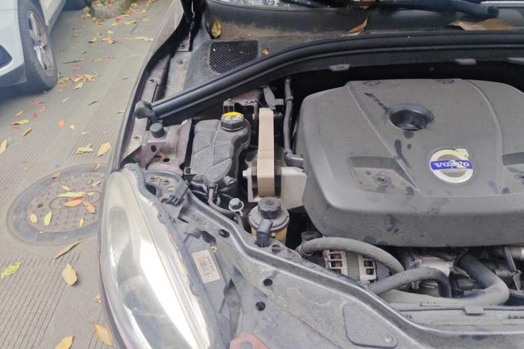 Used Volvo XC60 2014 Restyled T5 Zhiya Edition Engine Bay Right