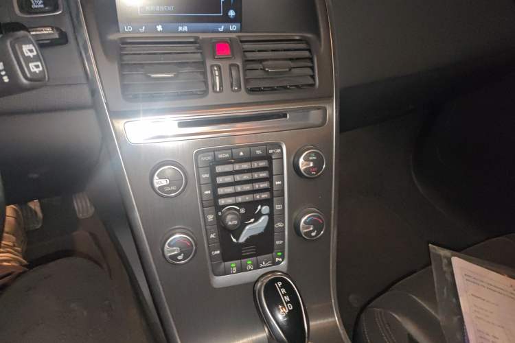 Used Volvo XC60 2014 Restyled T5 Zhiya Edition Audio And AC Panel