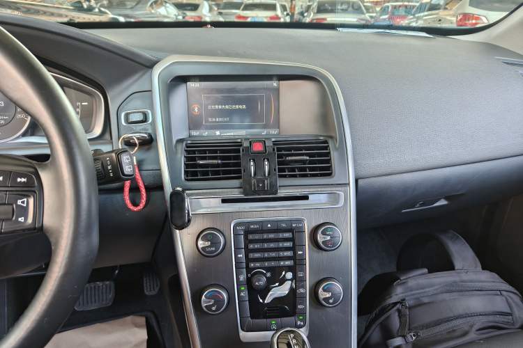 Used Volvo XC60 2014 Facelift T5 Zhiyi Edition Audio And AC Panel