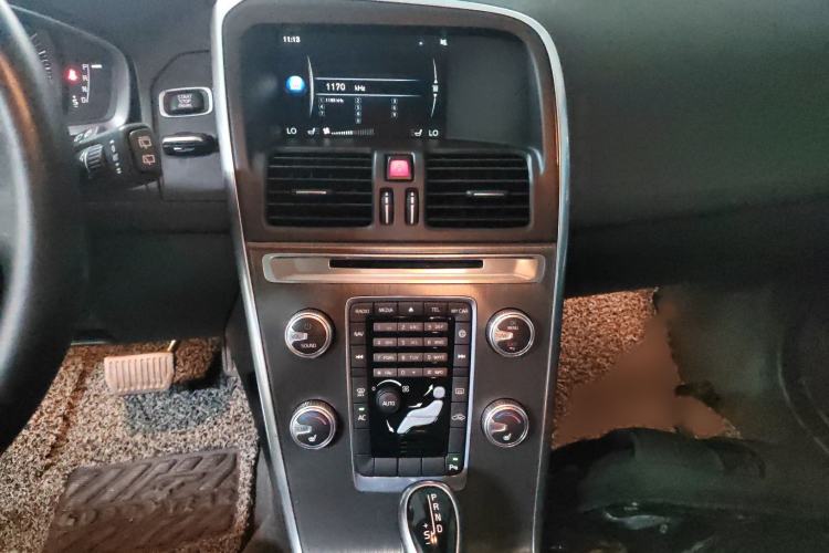 Used Volvo XC60 2014 T5 Zhiyi Edition Audio And AC Panel