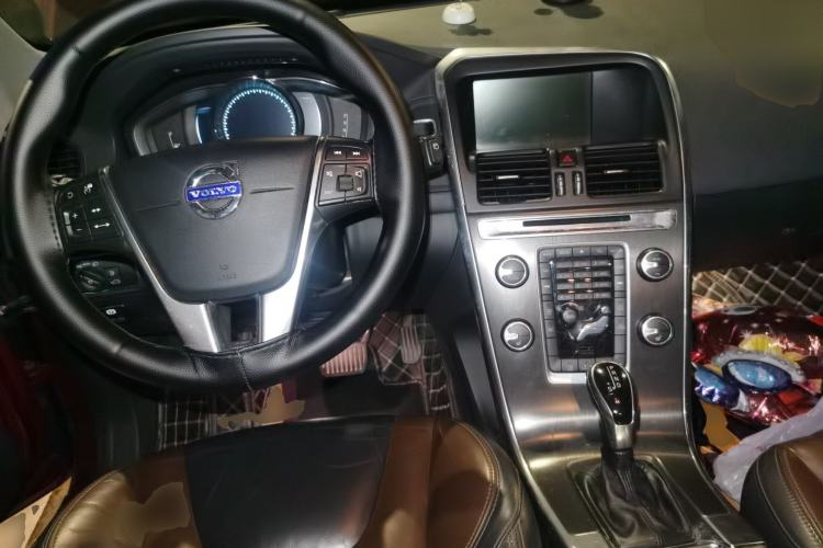 Used Volvo XC60 2014 T5 Zhiya Edition Center Console